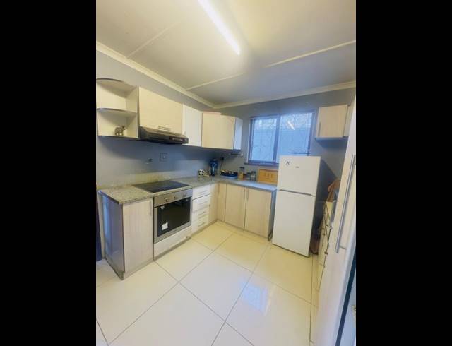 3 BEDROOM HOUSE FOR SALE IN NEWLANDS WEST
